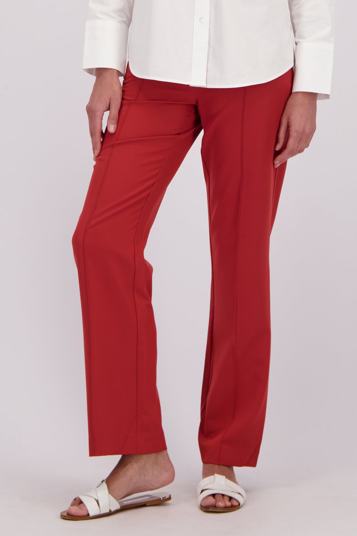 Detail van Lange roodbruine broek door Claude Arielle voor Dames
