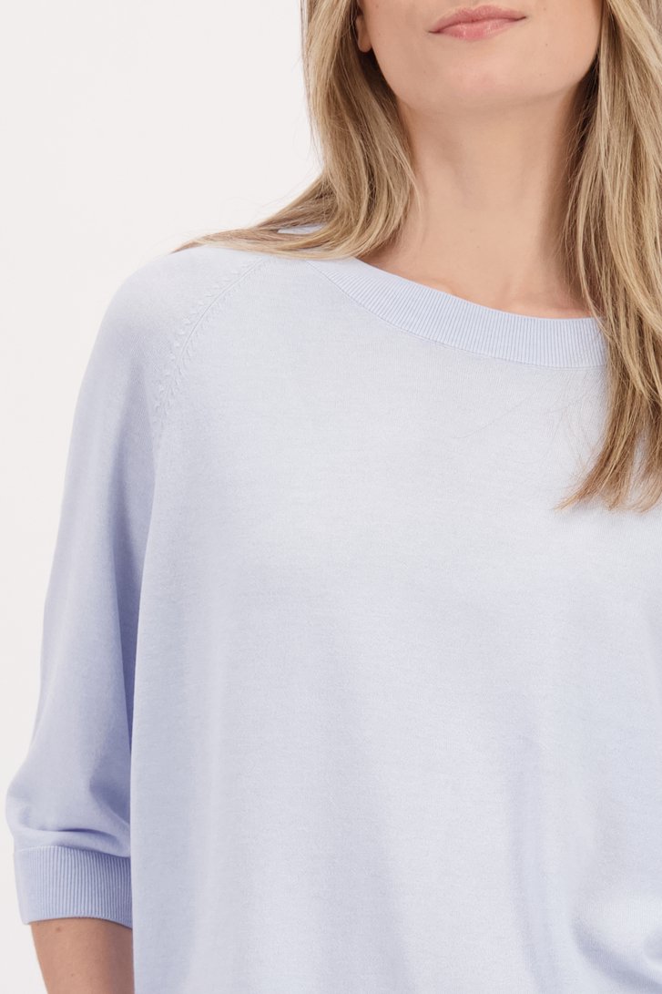 Detail van Lichtblauw truitje met 3/4 mouwen door D'Auvry voor Dames