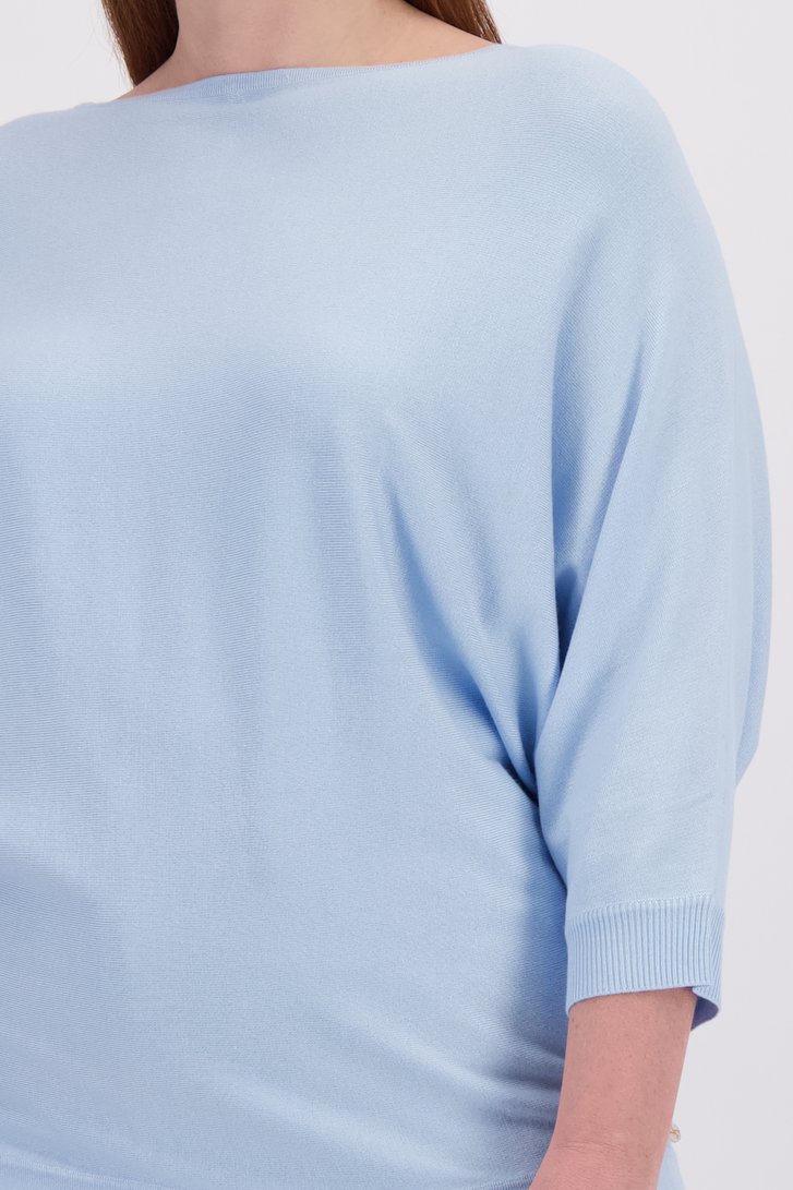 Detail van Lichtblauw truitje met 3/4 mouwen door Yest Curve voor Dames