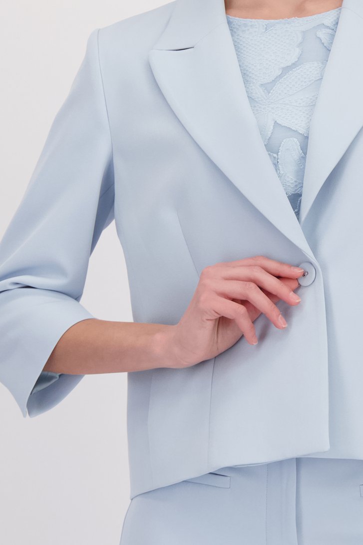 Detail van Lichtblauwe blazer met knoop  door More & More voor Dames