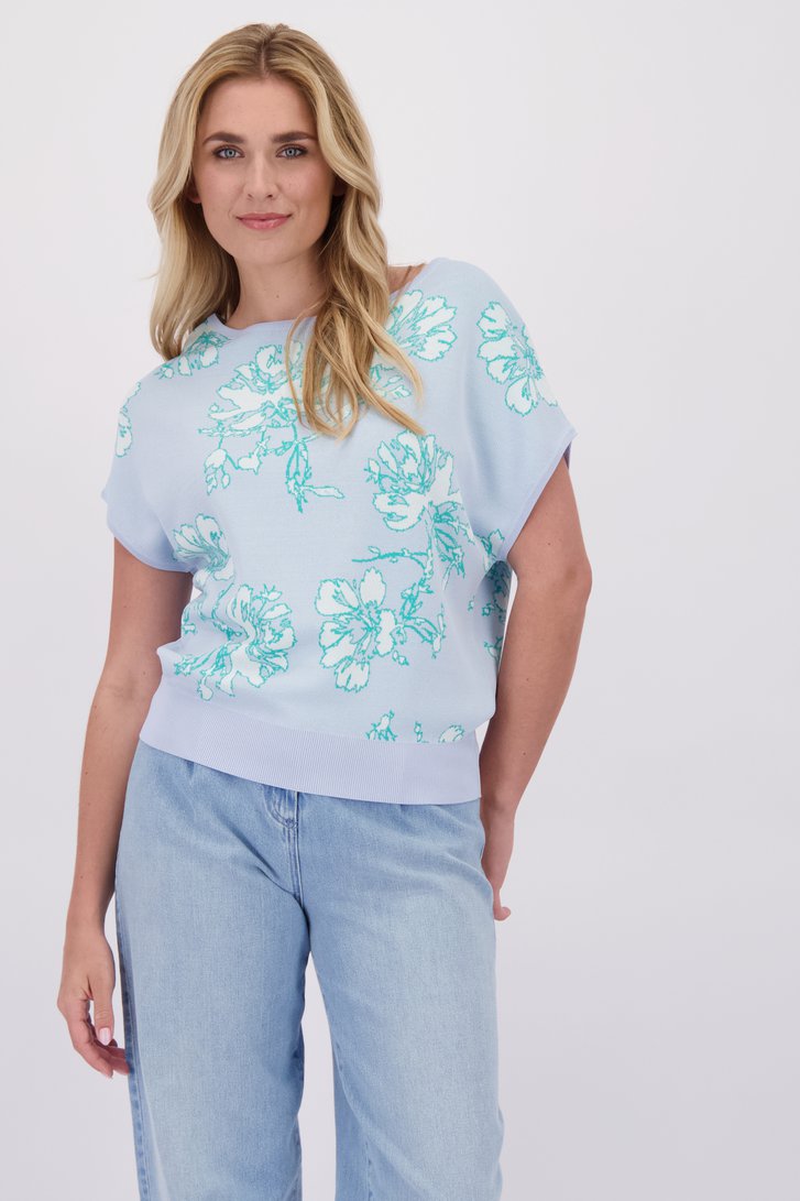 Voorkant van Lichtblauwe jacquard trui met bloemenmotief  door Libelle voor Dames