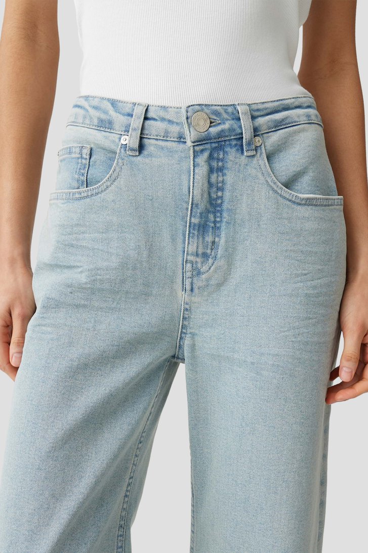 Detail van Lichtblauwe jeans - Wide leg fit door Opus voor Dames