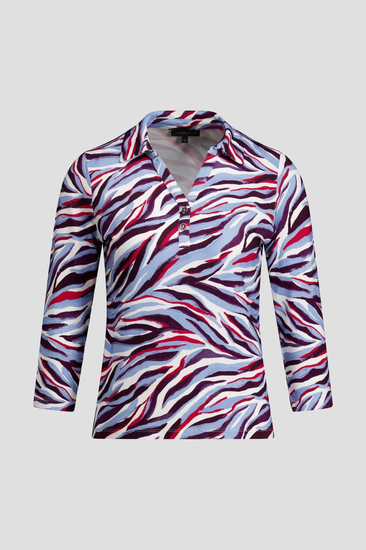 Productfoto 1 van Lichtblauwe polo met bordeaux motief door Claude Arielle voor Dames