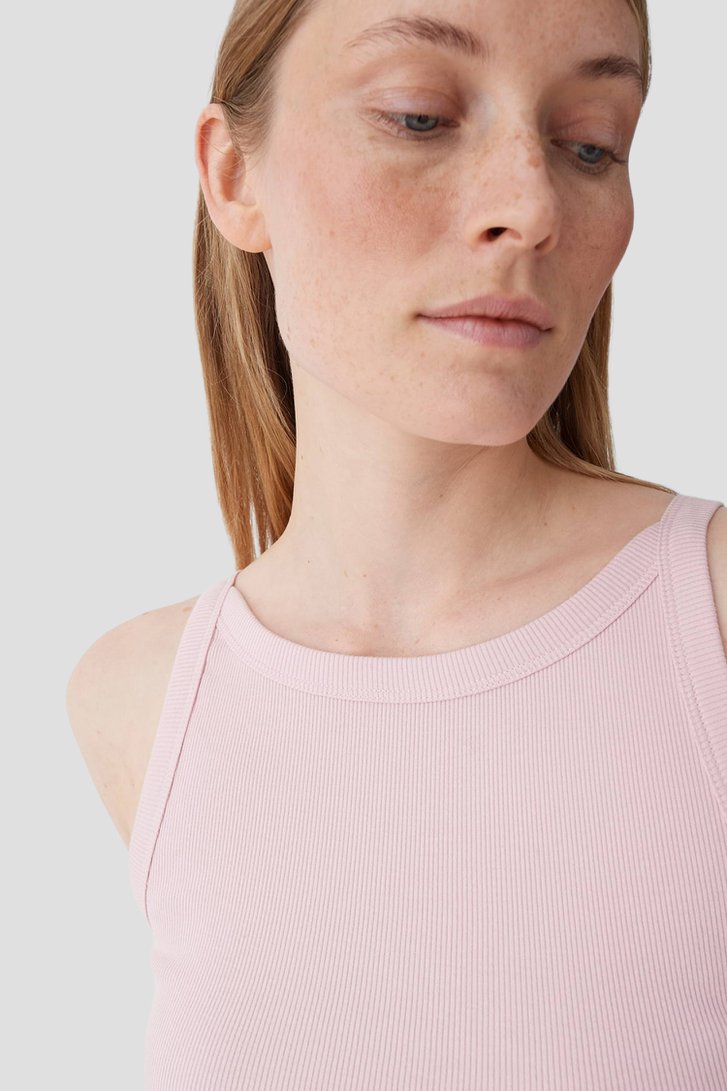 Detail van Lichtroze geribd topje door Opus voor Dames