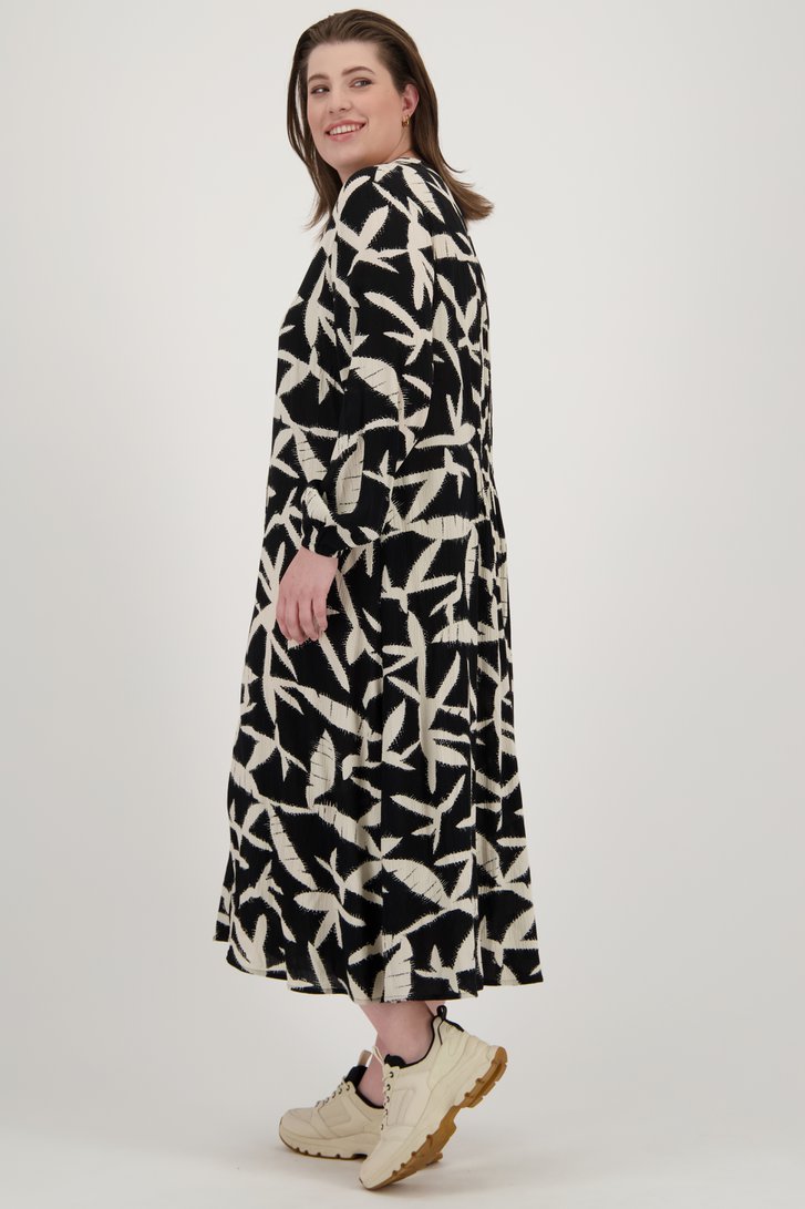 Le dos de Longue robe noire à imprimé beige de ONLY Carmakoma pour Femmes