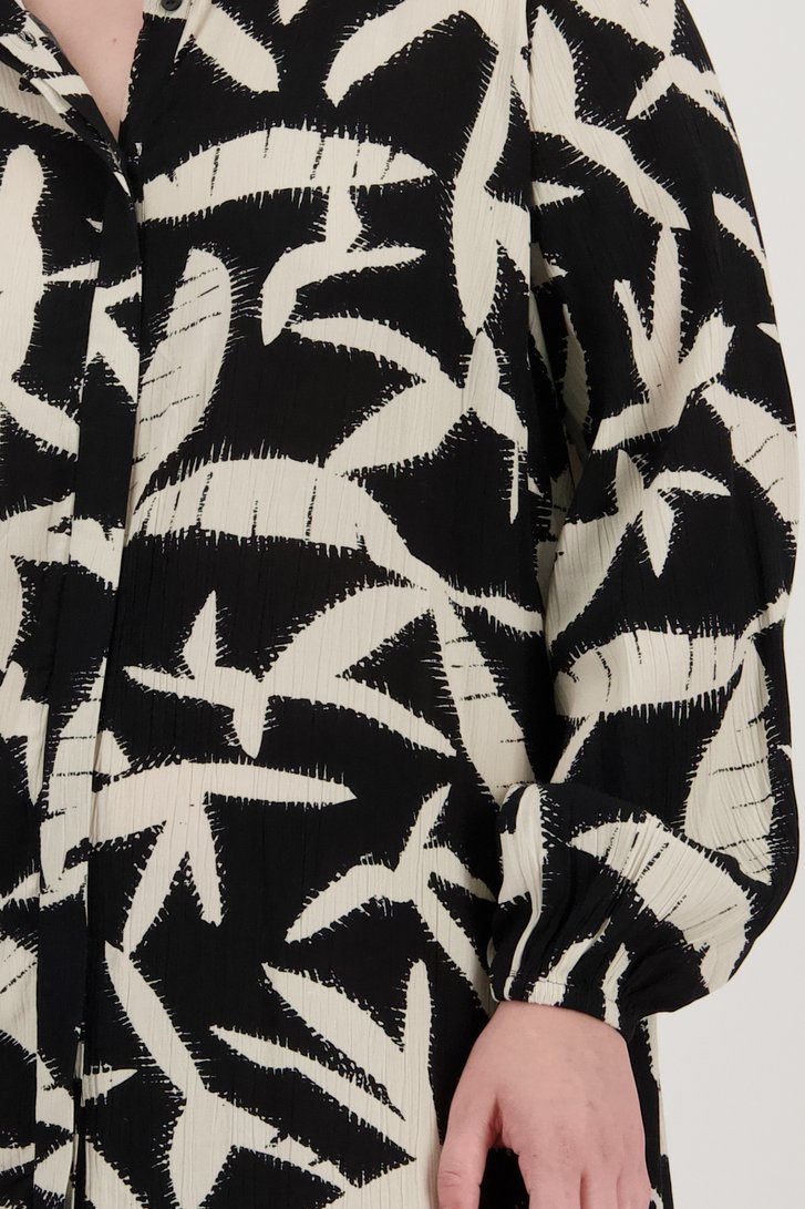 Détail de Longue robe noire à imprimé beige de ONLY Carmakoma pour Femmes