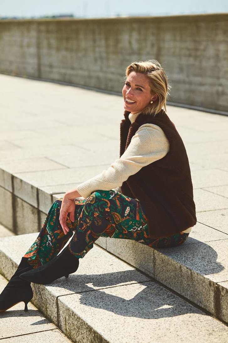 Extra foto 1 van Losse broek met groene paisley print door Claude Arielle voor Dames