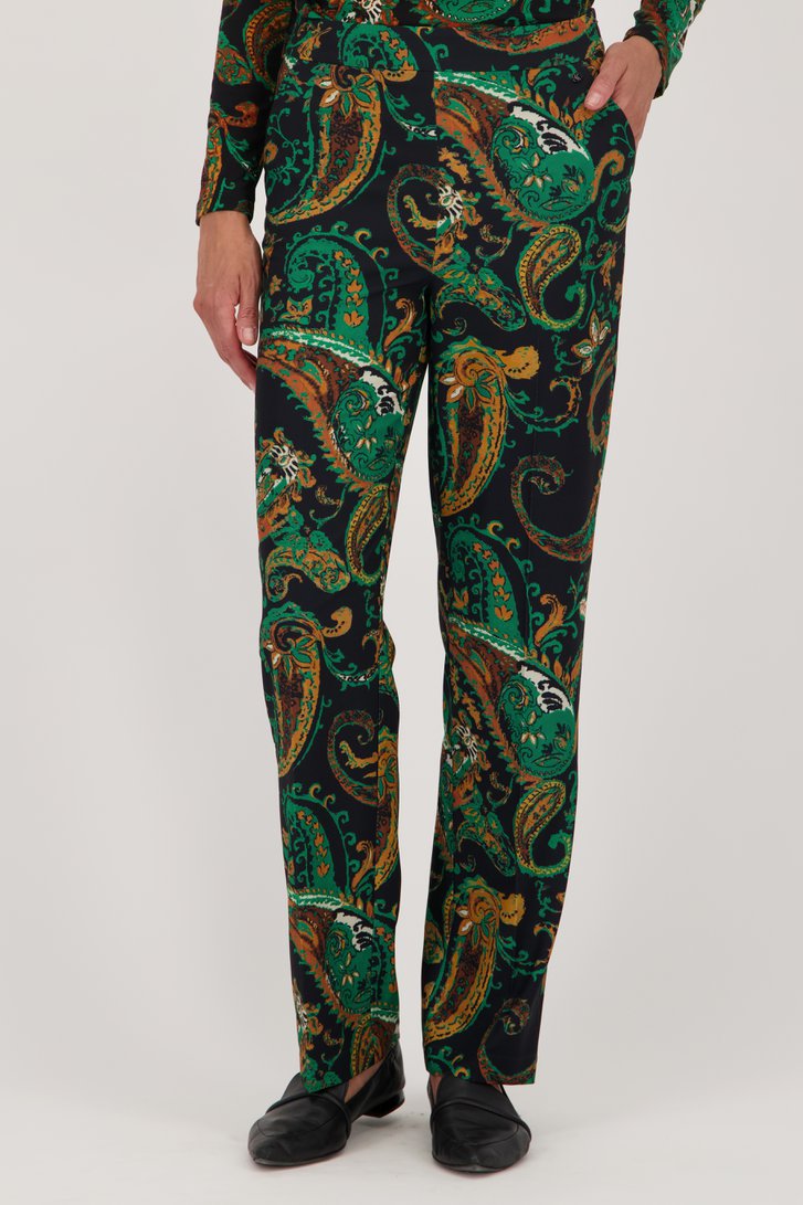 Voorkant van Losse broek met groene paisley print door Claude Arielle voor Dames
