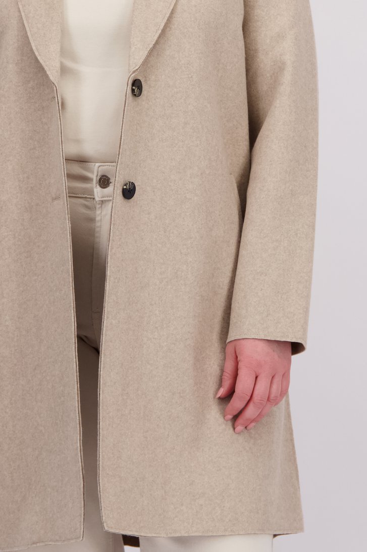 Détail de Manteau beige de ONLY Carmakoma pour Femmes