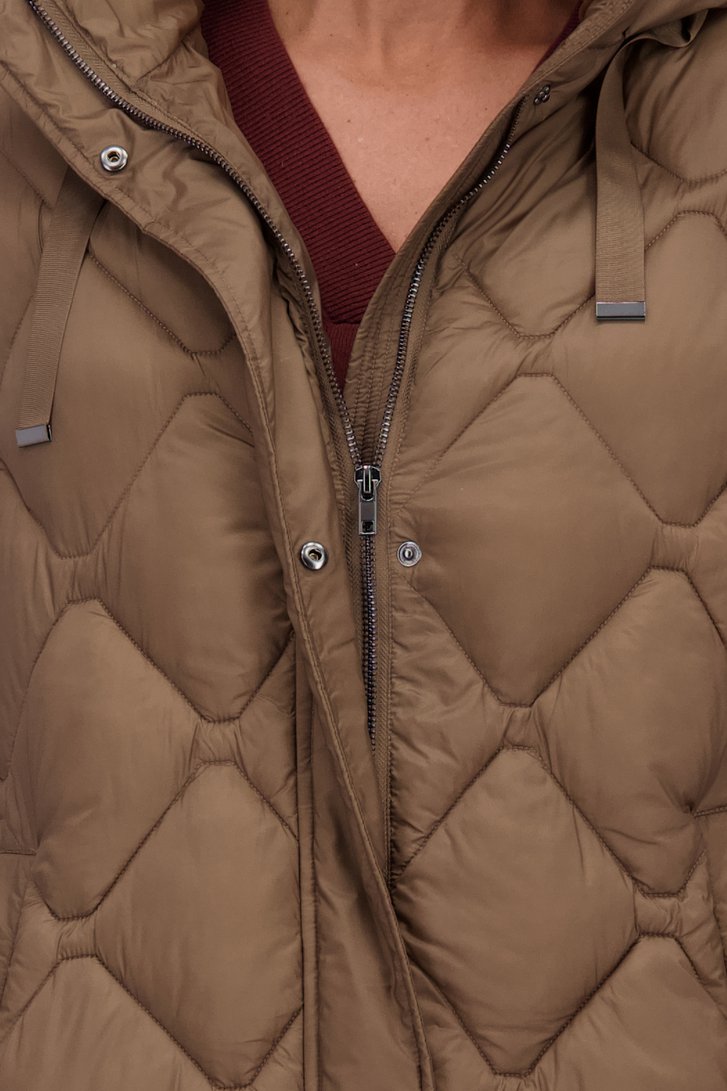 Détail de Manteau matelassé brun mi-long de Claude Arielle pour Femmes
