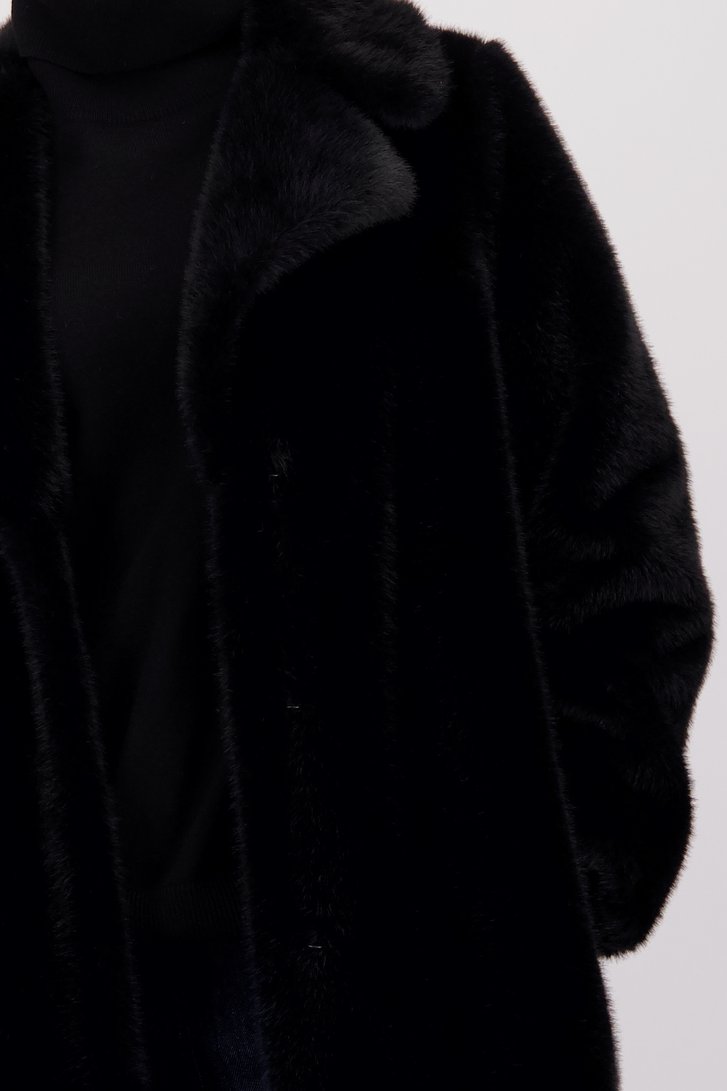 Détail de Manteau noir en fausse fourrure de D'Auvry pour Femmes