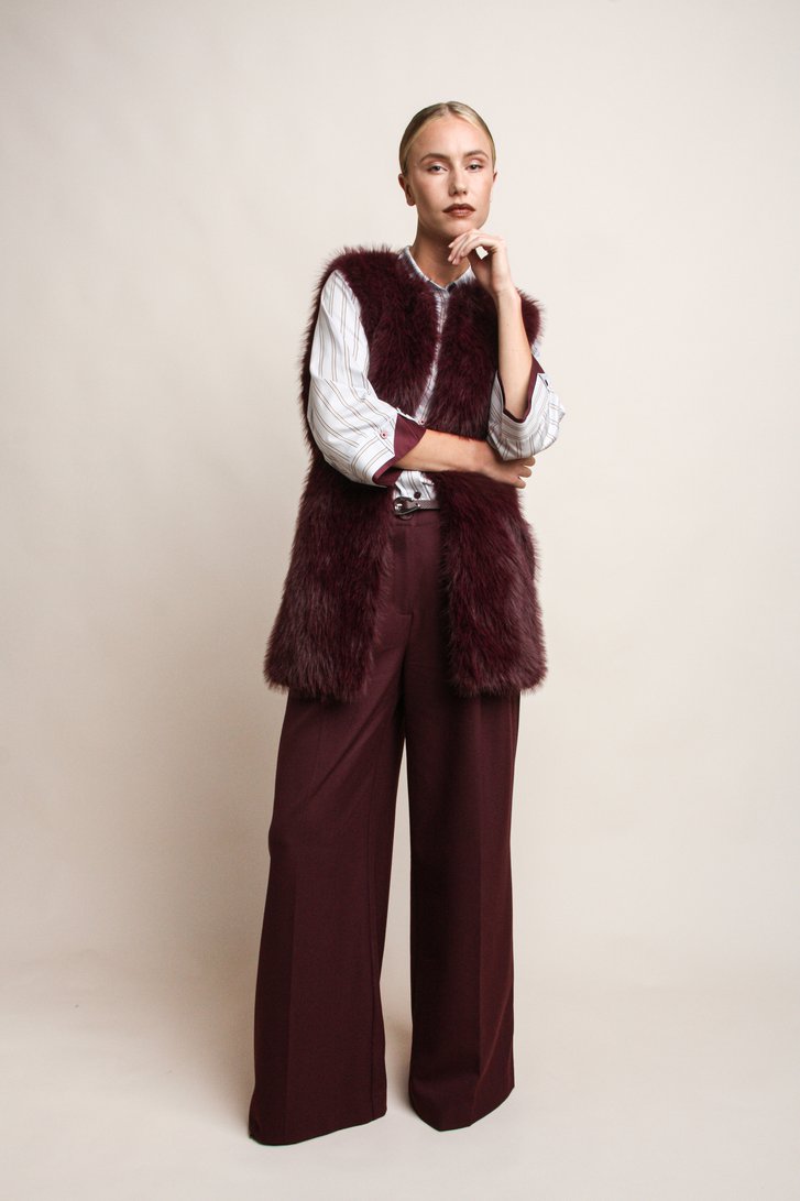 Extra foto 5 van Mouwloze bordeaux mantel in faux fur  door D'Auvry voor Dames