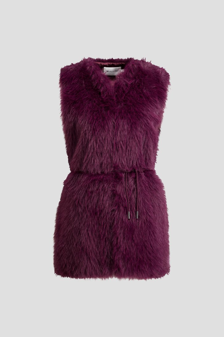 Productfoto 1 van Mouwloze bordeaux mantel in faux fur  door D'Auvry voor Dames
