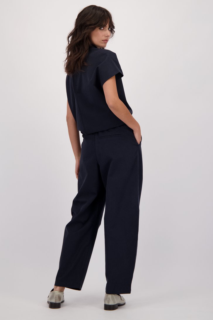 Achterkant van Navy broek - Barrel fit door Louise voor Dames