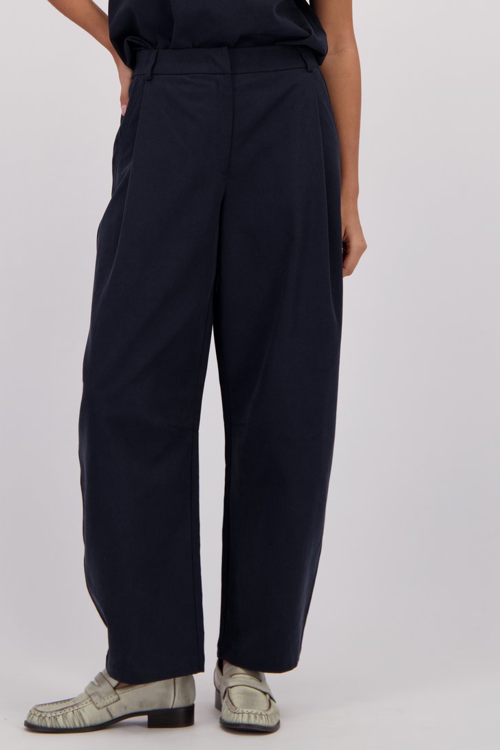 Detail van Navy broek - Barrel fit door Louise voor Dames