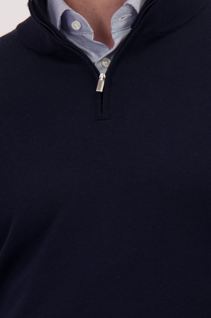 Detail van Navy wollen trui met korte rits door Dansaert Black Premium voor Heren