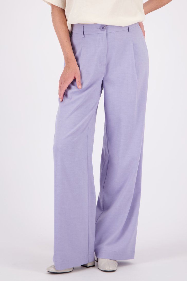 Le devant de Pantalon à plis à jambe lilas, coupe ample de Liberty Loving nature pour Femmes