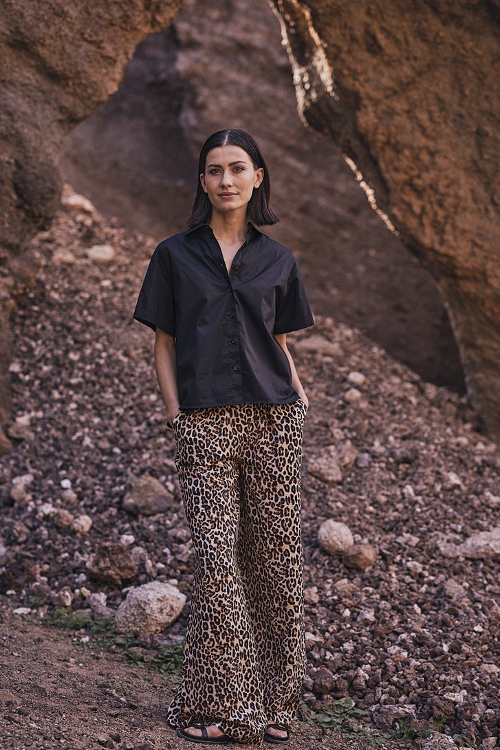 Pantalon ample beige à imprimé léopard marron de Louise pour Femmes