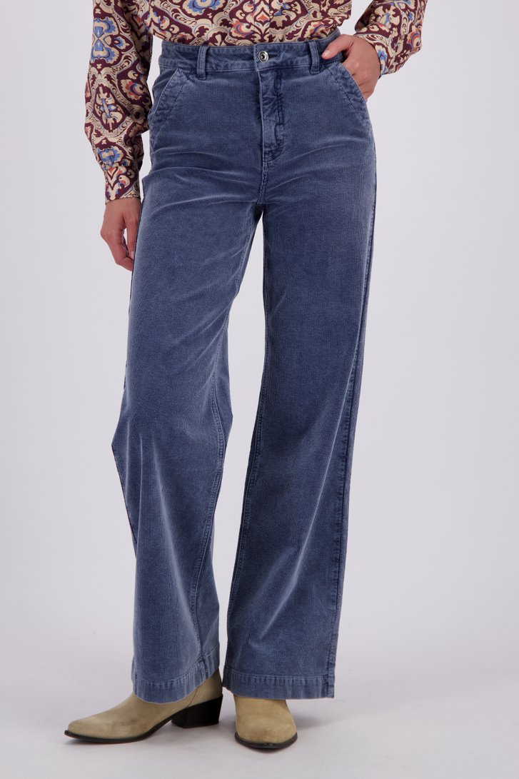 Le devant de Pantalon ample bleu en velours côtelé de Geisha pour Femmes