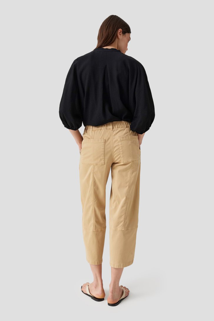 Le dos de Pantalon beige à taille élastiquée - longueur 7/8 de Opus pour Femmes