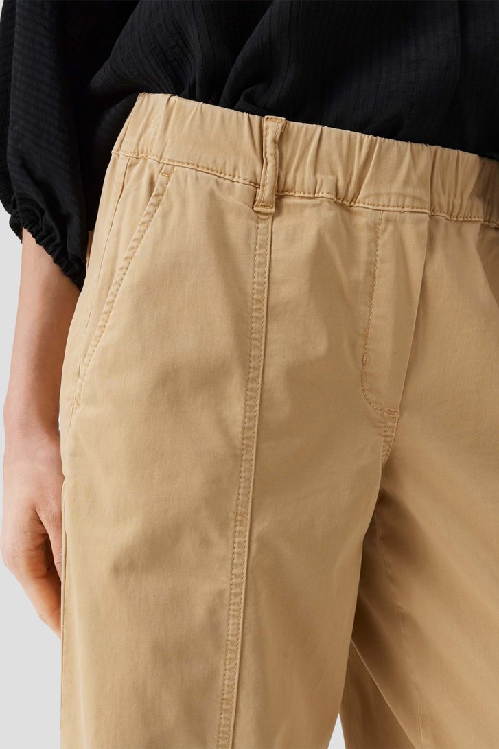 Détail de Pantalon beige à taille élastiquée - longueur 7/8 de Opus pour Femmes