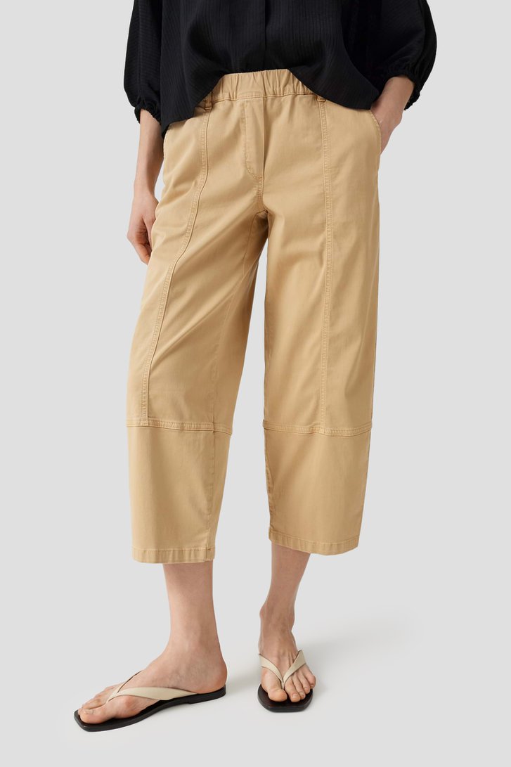 Le devant de Pantalon beige à taille élastiquée - longueur 7/8 de Opus pour Femmes