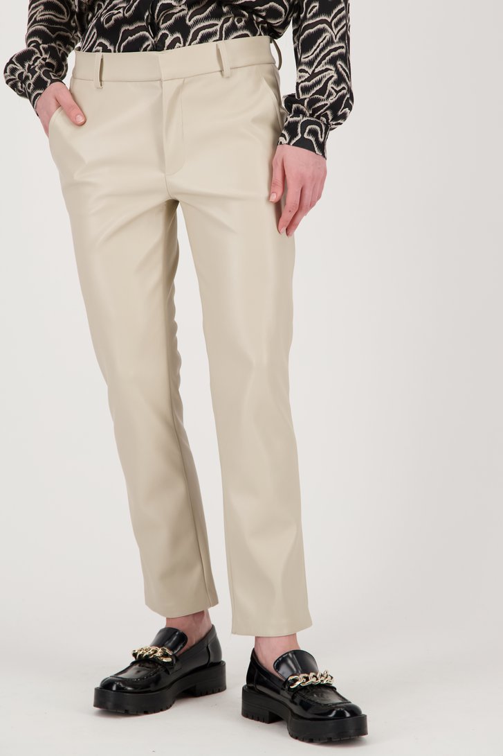 Pantalon beige avec aspect cuir - Slim fit de Geisha pour Femmes