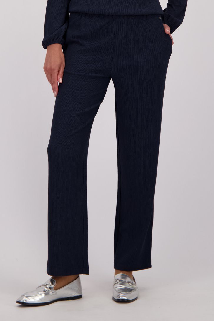 Détail de Pantalon bleu foncé texturé de Claude Arielle pour Femmes