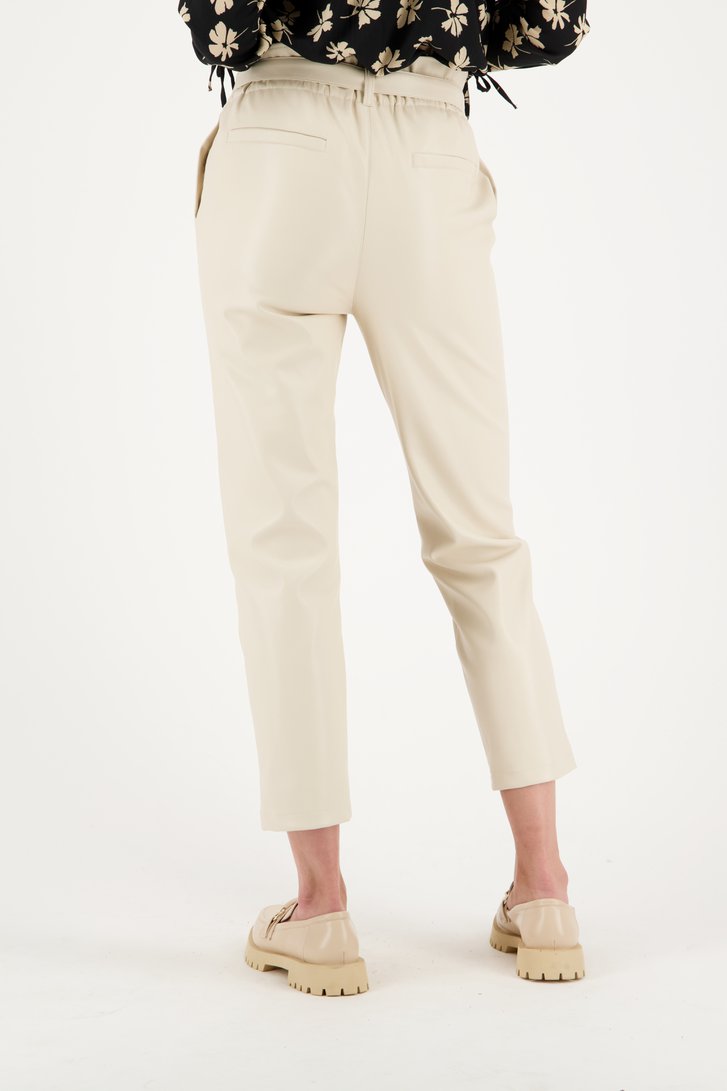 Pantalon en faux cuir beige - slim fit de Geisha pour Femmes