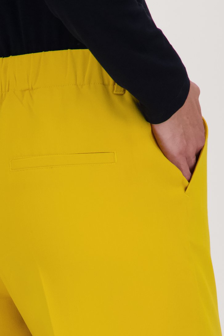 Pantalon jaune avec taille élastiquée de Claude Arielle pour Femmes