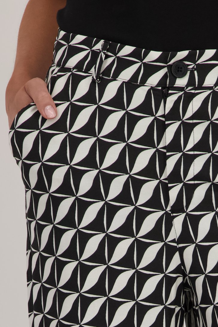 Détail de Pantalon large à imprimé noir et blanc de More & More pour Femmes