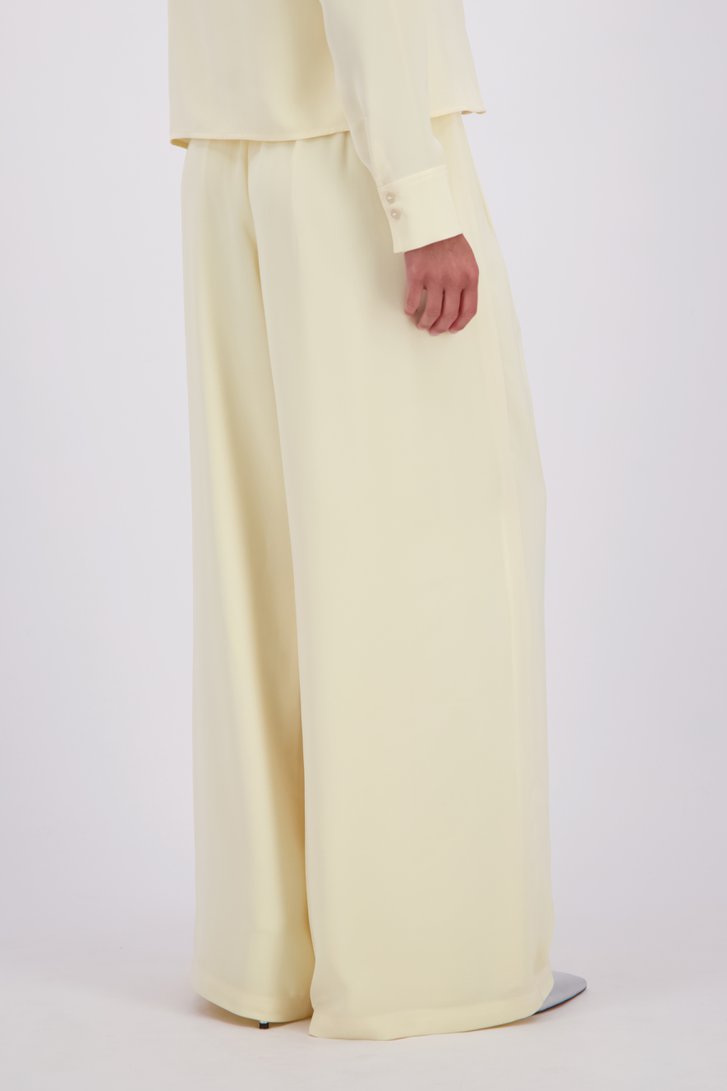 Le dos de Pantalon large jaune clair  de D'Auvry pour Femmes