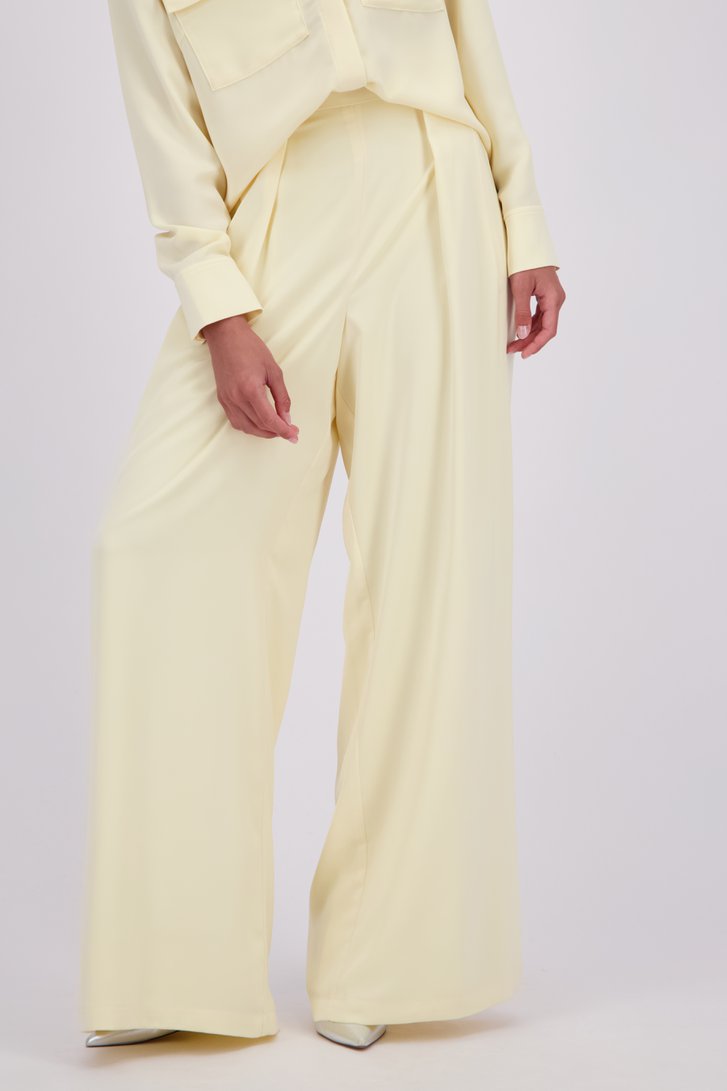 Le devant de Pantalon large jaune clair  de D'Auvry pour Femmes