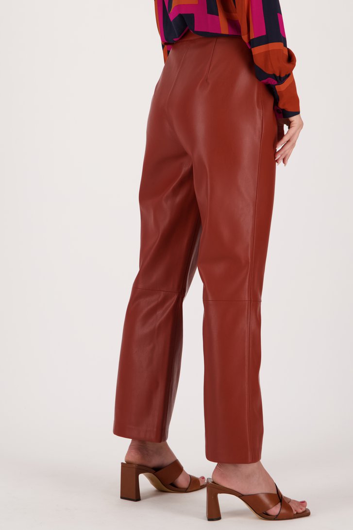 Pantalon marron rouge à l'aspect cuir de D'Auvry pour Femmes