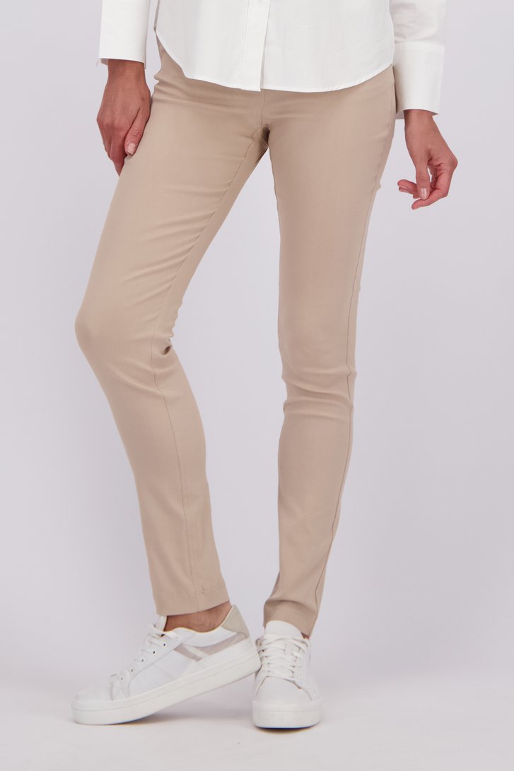 Le devant de Pantalon stretch beige clair de Claude Arielle pour Femmes