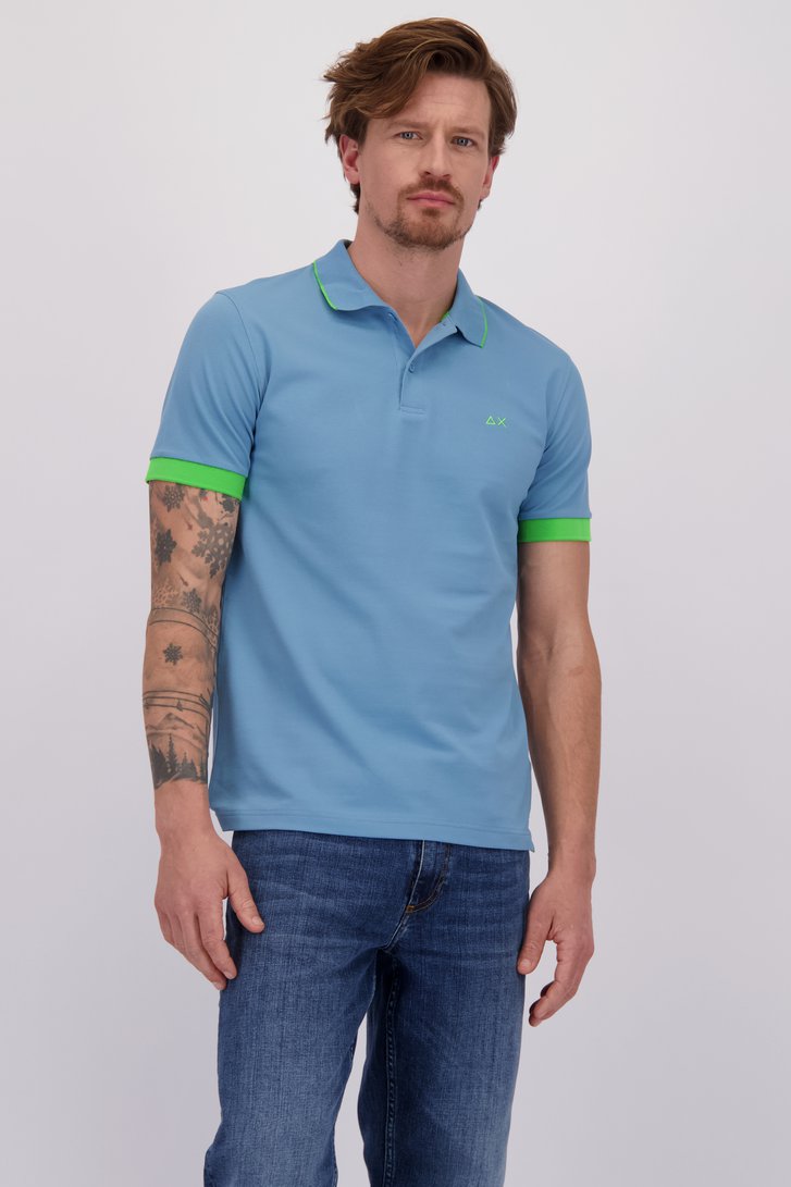 Le devant de Polo bleu clair avec accent vert fluo de Sun68 pour Hommes
