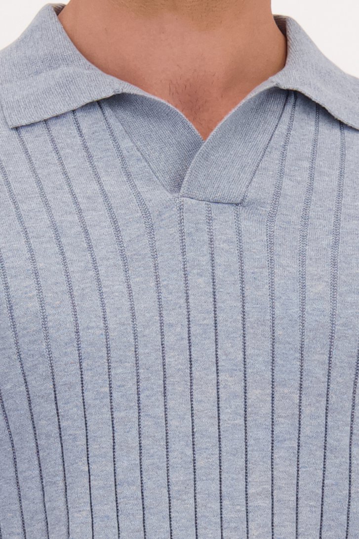 Détail de Polo bleu en maille à manches courtes de Upper East pour Hommes