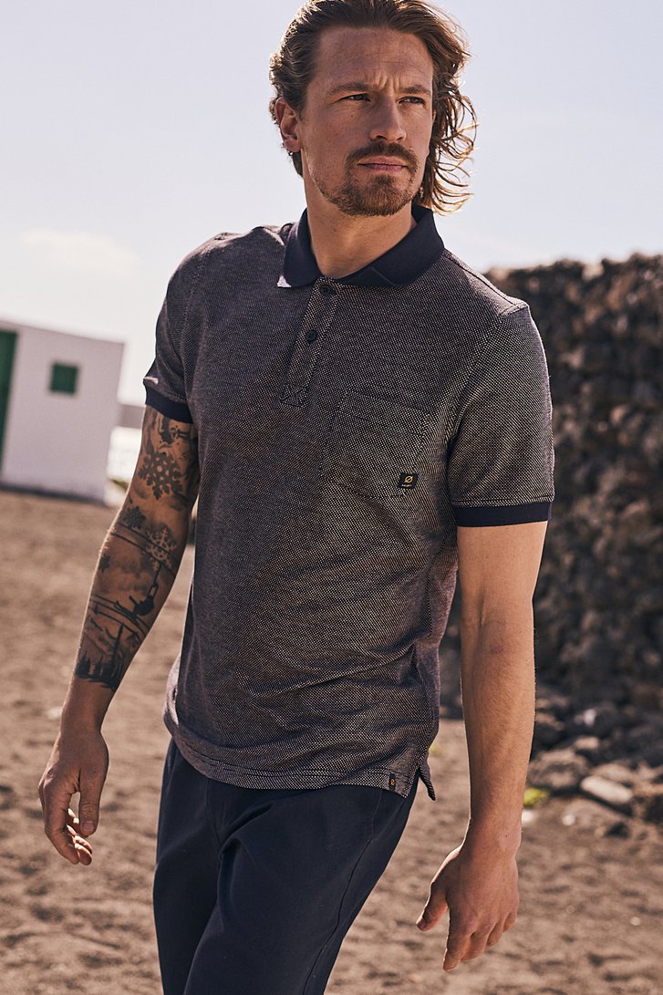 Polo bleu marine avec motif fin blanc-orange de Ravøtt pour Hommes
