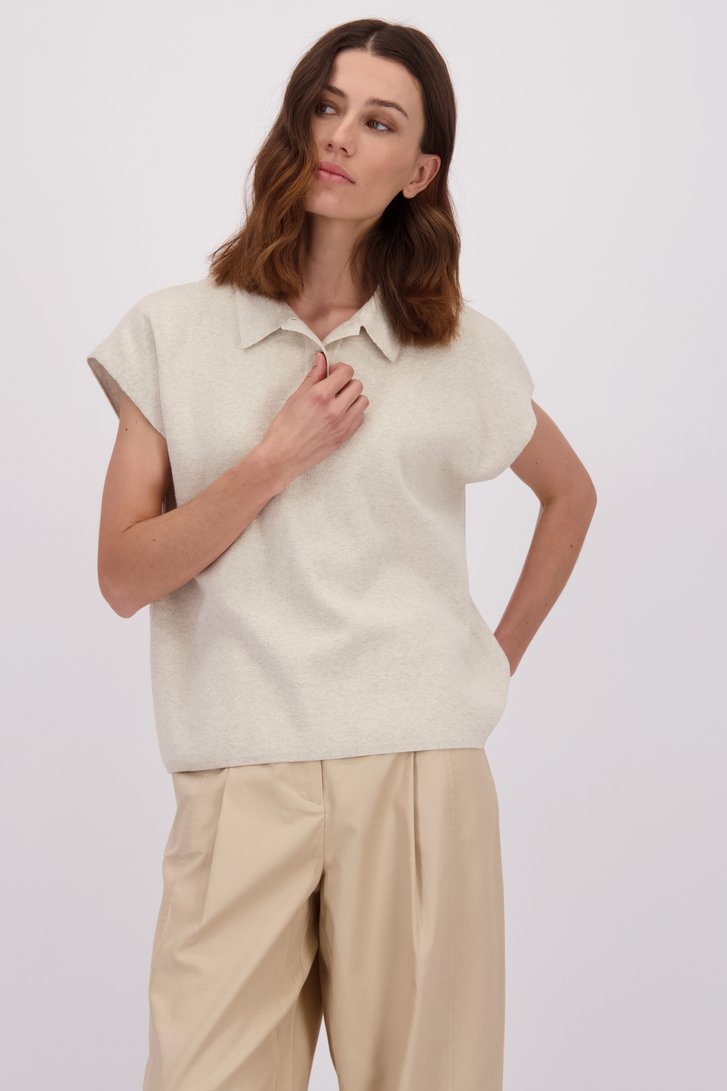 Le devant de Polo en maille beige sans manches de LŌVING pour Femmes