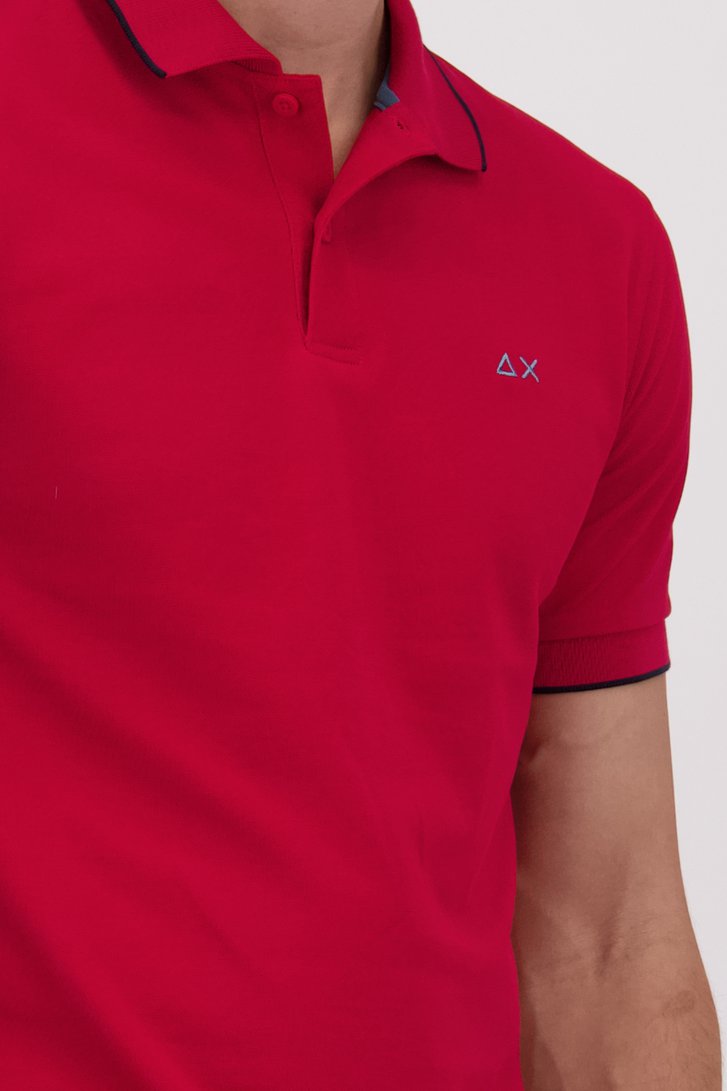 Détail de Polo rouge avec accent bleu foncé de Sun68 pour Hommes