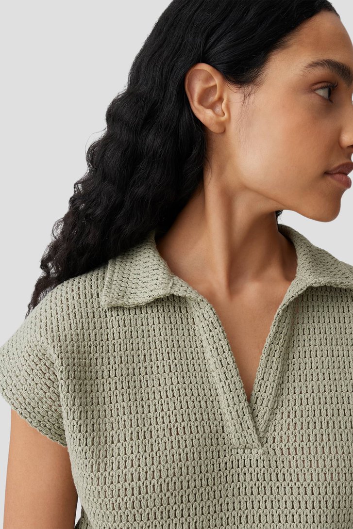 Détail de Polo vert olive au crochet de Opus pour Femmes