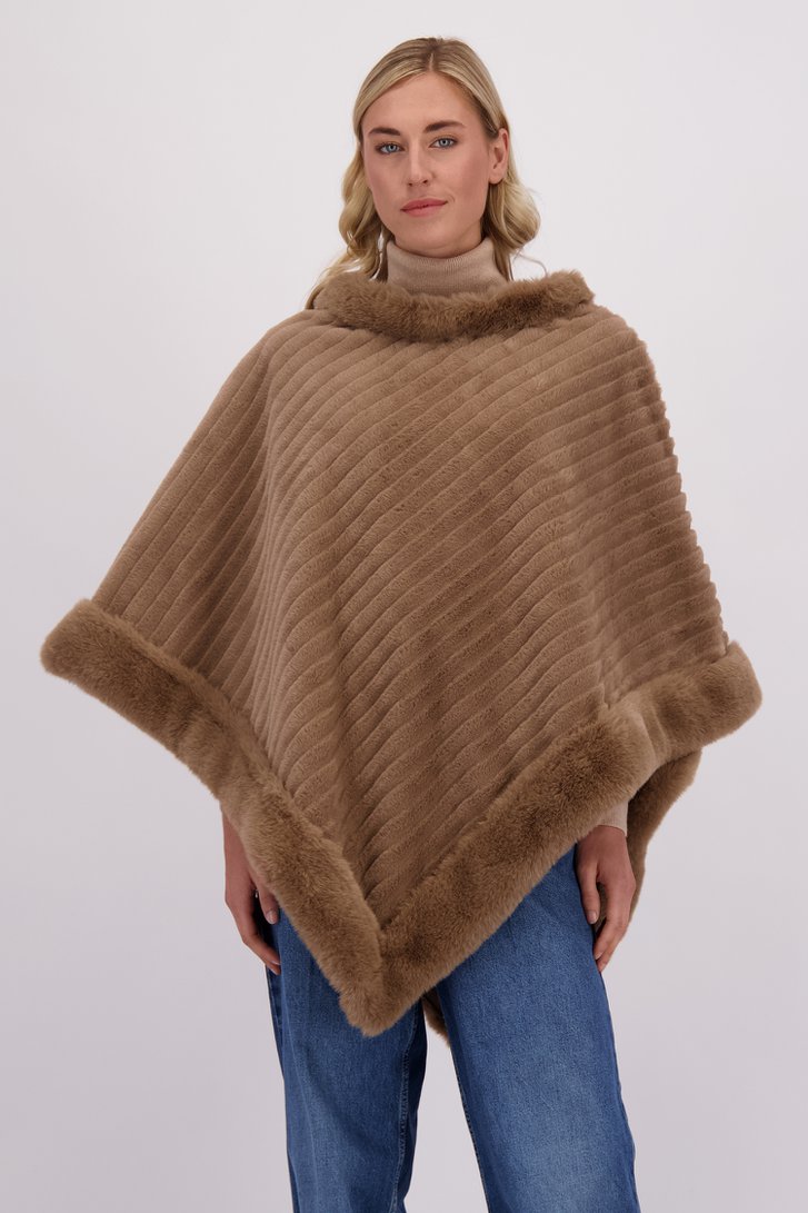 Le devant de Poncho beige en fausse fourrure de Liberty Island pour Femmes