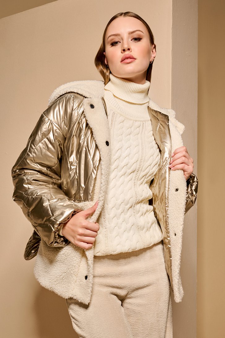 Pull à col roulé en tricot câblé écru de AC by Annelien Coorevits pour Femmes