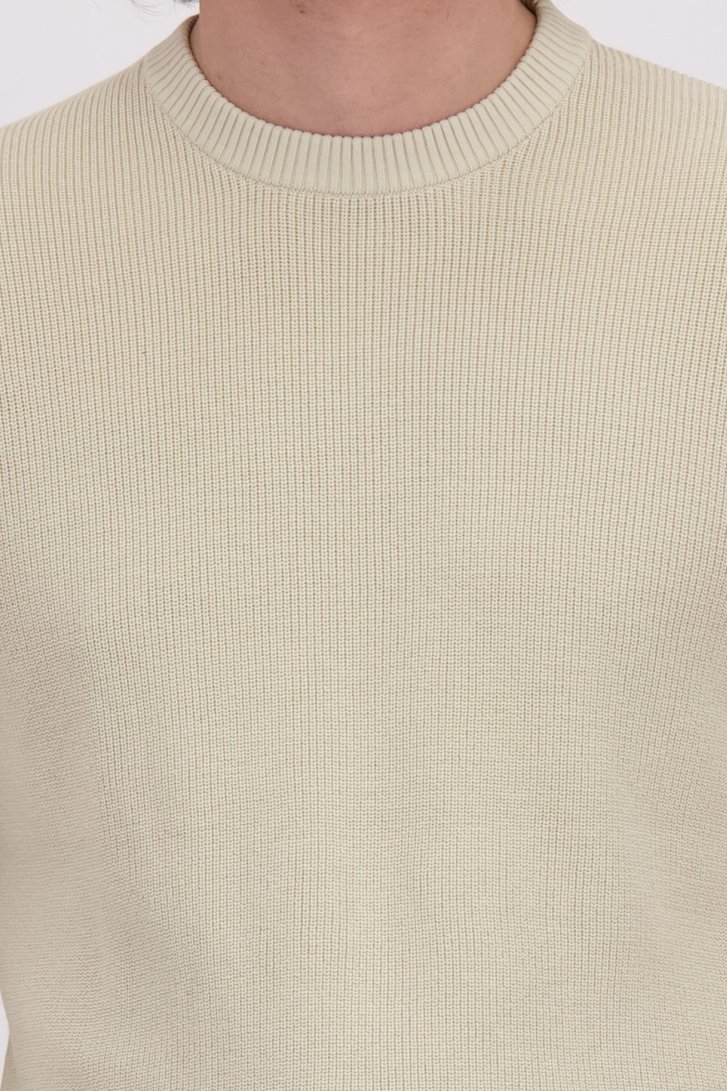 Détail de Pull beige à col rond de Ravøtt pour Hommes