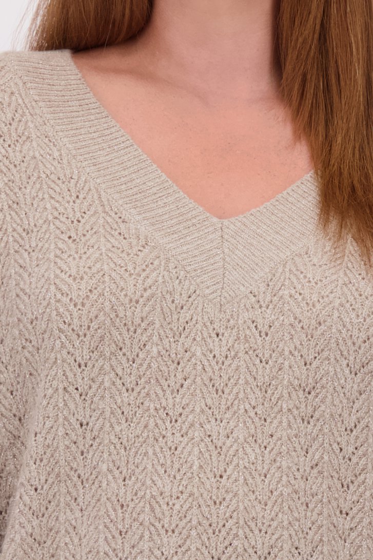 Détail de Pull beige à paillettes de ONLY Carmakoma pour Femmes