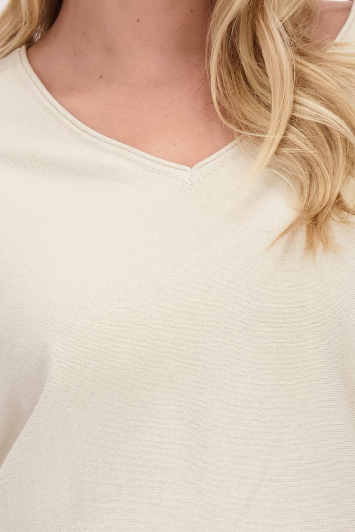 Détail de Pull beige clair à col en V de Libelle pour Femmes