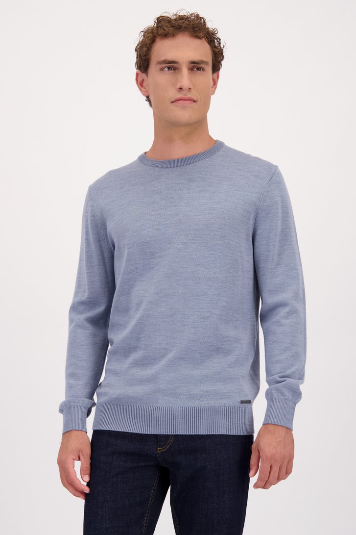 Le devant de Pull bleu à manches longues et col rond de Upper East pour Hommes