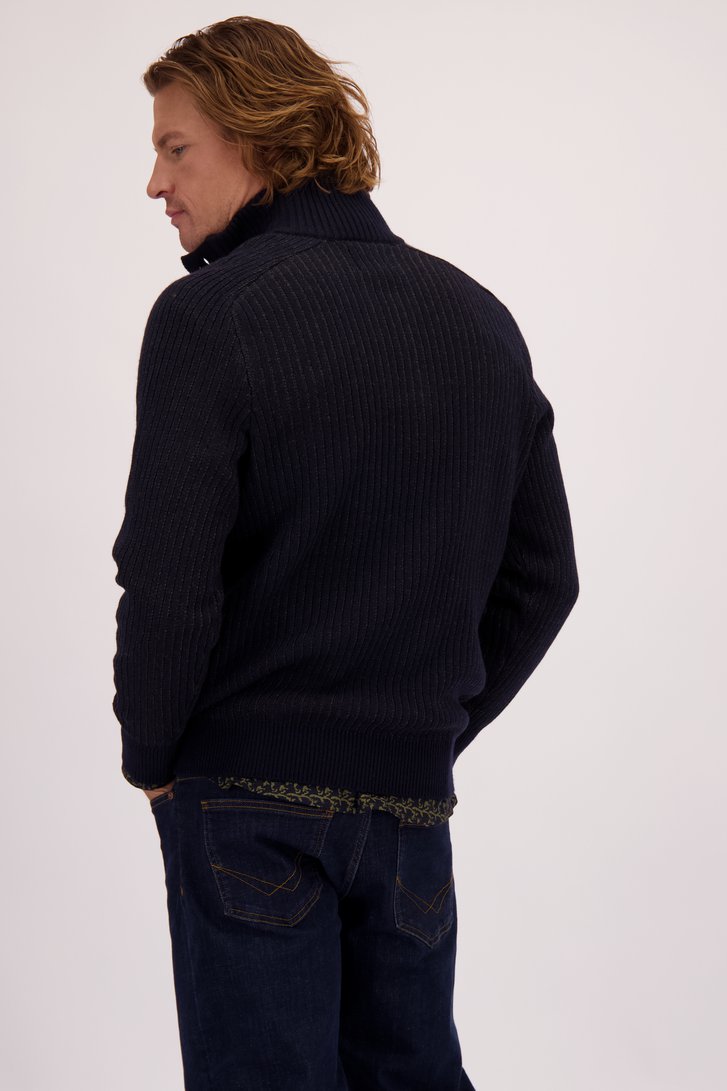 Le dos de Pull bleu chiné à col montant de Ravøtt pour Hommes