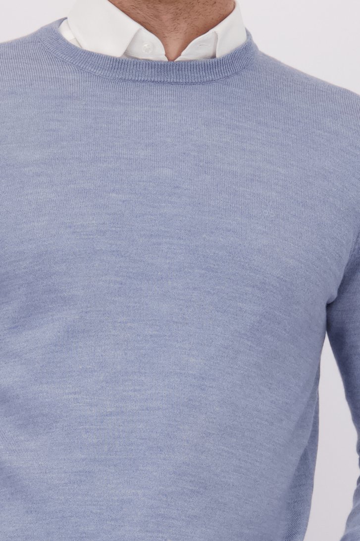 Détail de Pull bleu finement tricoté à col rond de Dansaert Black pour Hommes