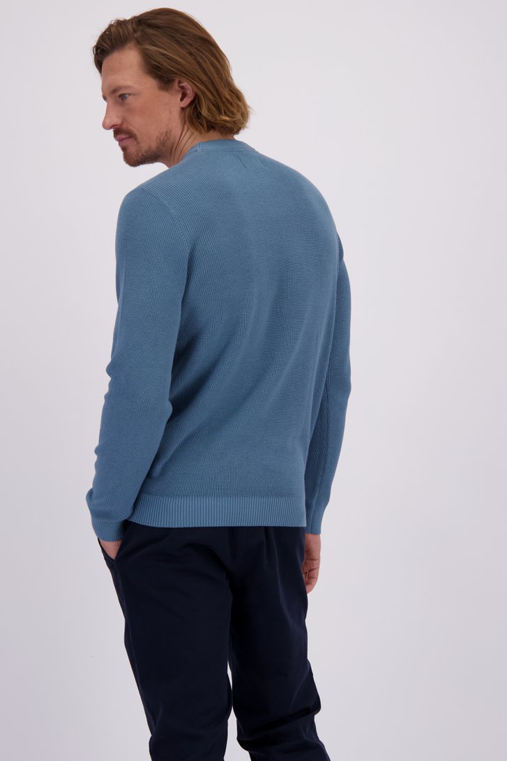 Le dos de Pull bleu gris à col rond de Ravøtt pour Hommes